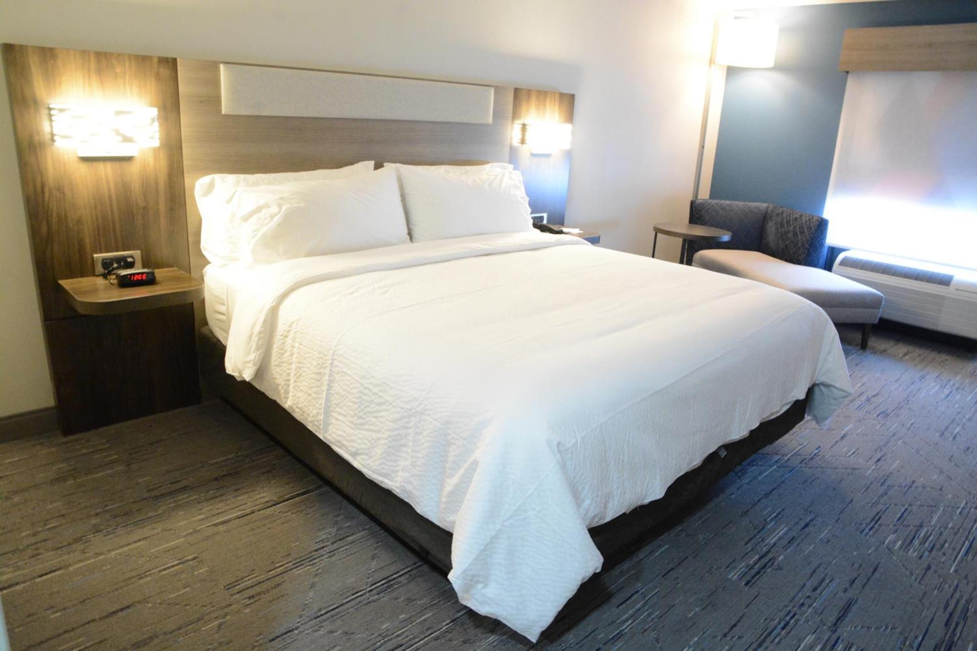 Hotel Express & Cincinnati Southeast Newport By Ihg 2*