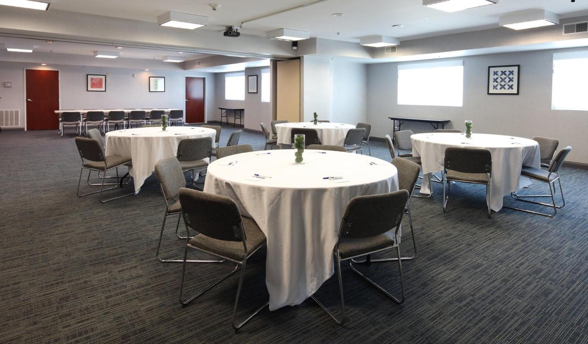 Express & Cincinnati Southeast Newport By Ihg Bellevue