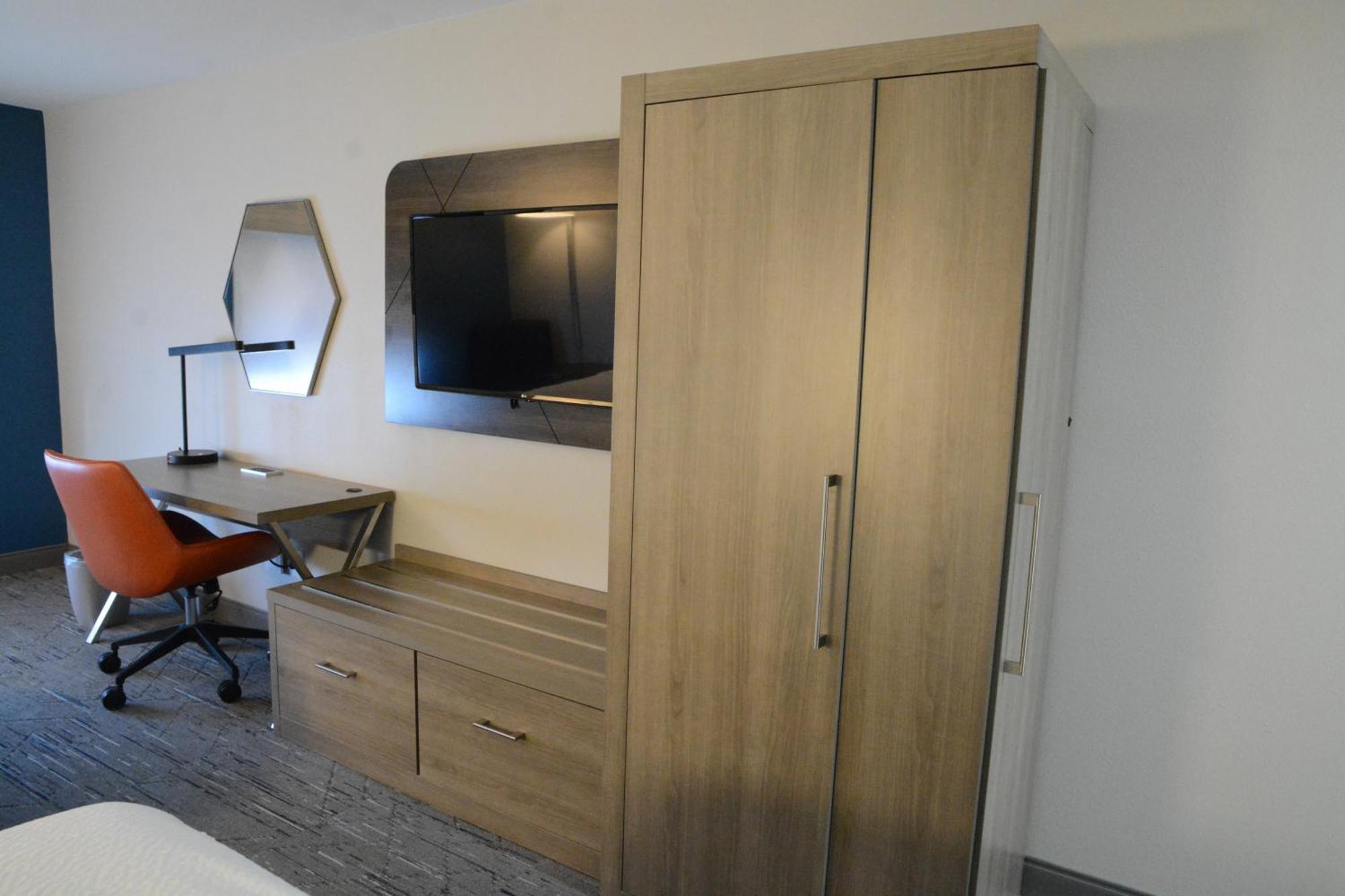 Express & Cincinnati Southeast Newport By Ihg Bellevue
