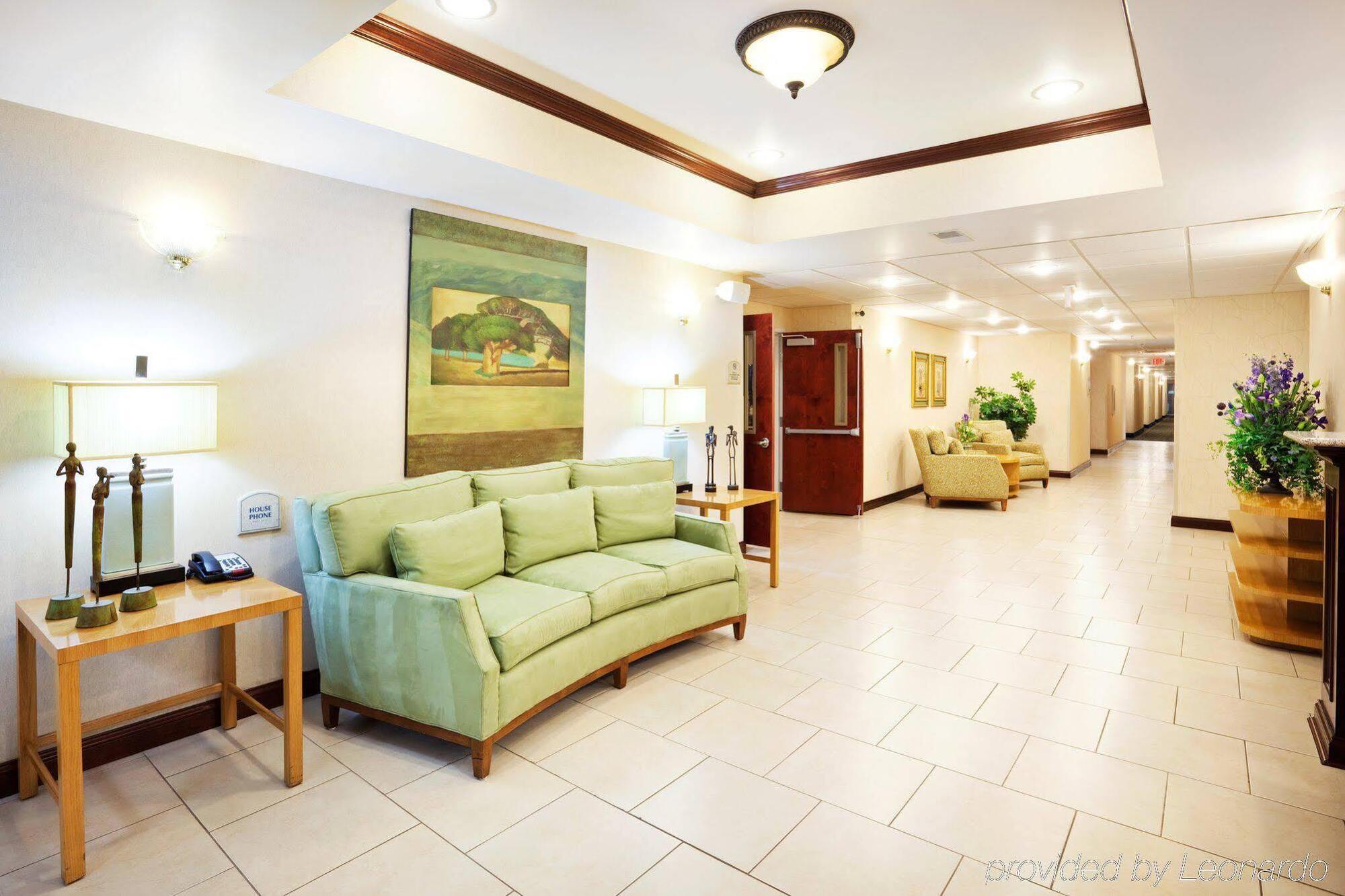 Express & Cincinnati Southeast Newport By Ihg 2*