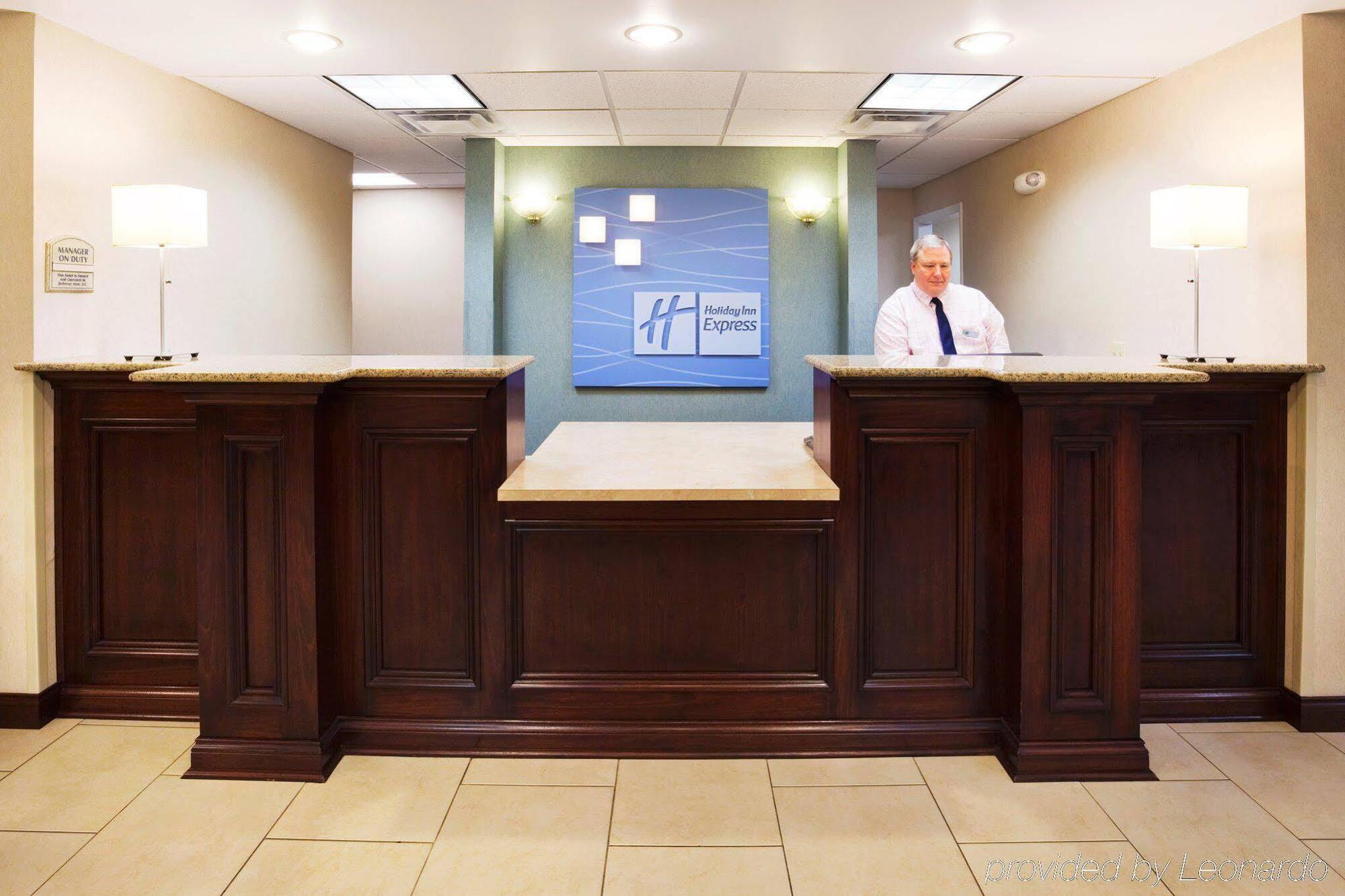 Hotel Express & Cincinnati Southeast Newport By Ihg 2*