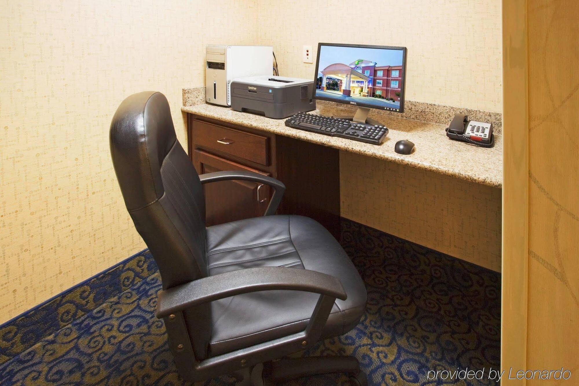 Express & Cincinnati Southeast Newport By Ihg